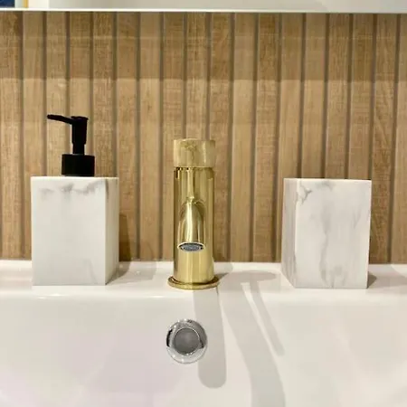 Hyper Centre Balnéo Casa Dauphine * Digione